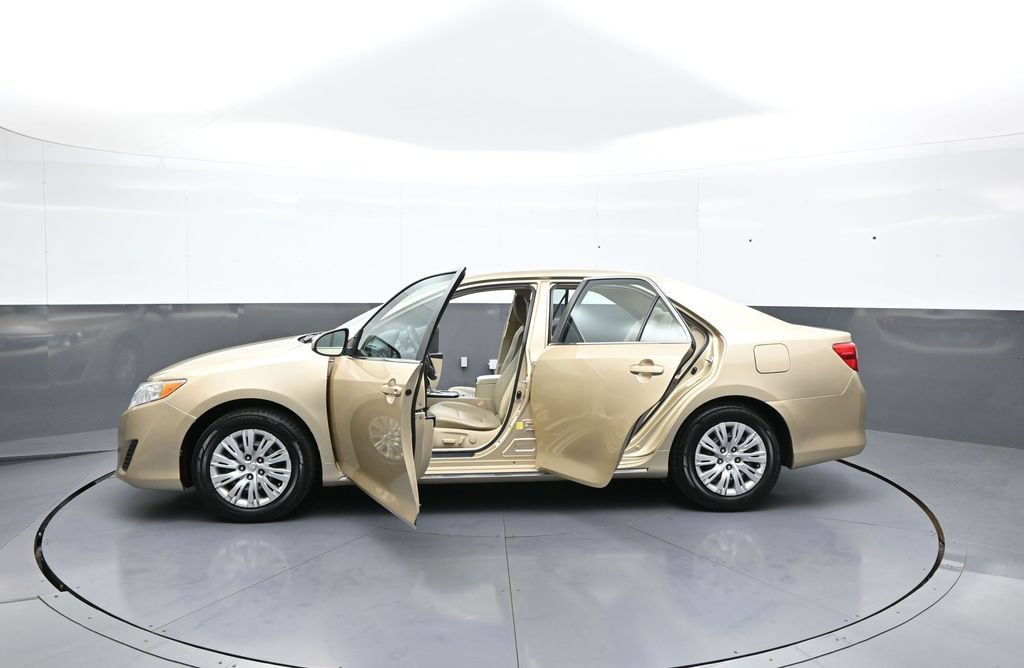 Used 2012 Toyota Camry LE FWD image 41