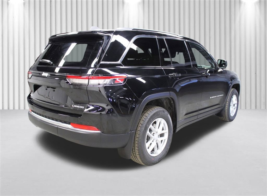 New 2026 Jeep Grand Cherokee Laredo image 3