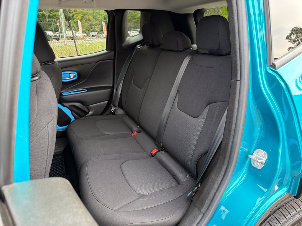 Used 2022 Jeep Renegade Sport w/ Sport Appearance Group AWD/4WD image 19