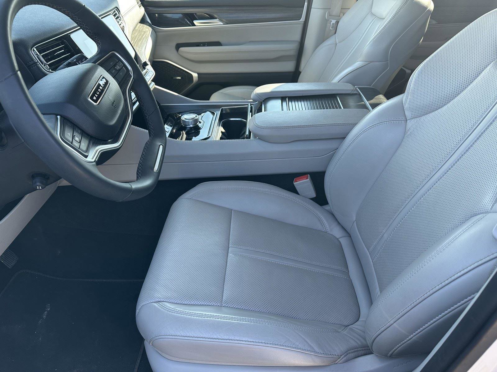 Used 2024 Jeep Wagoneer L Series II image 12