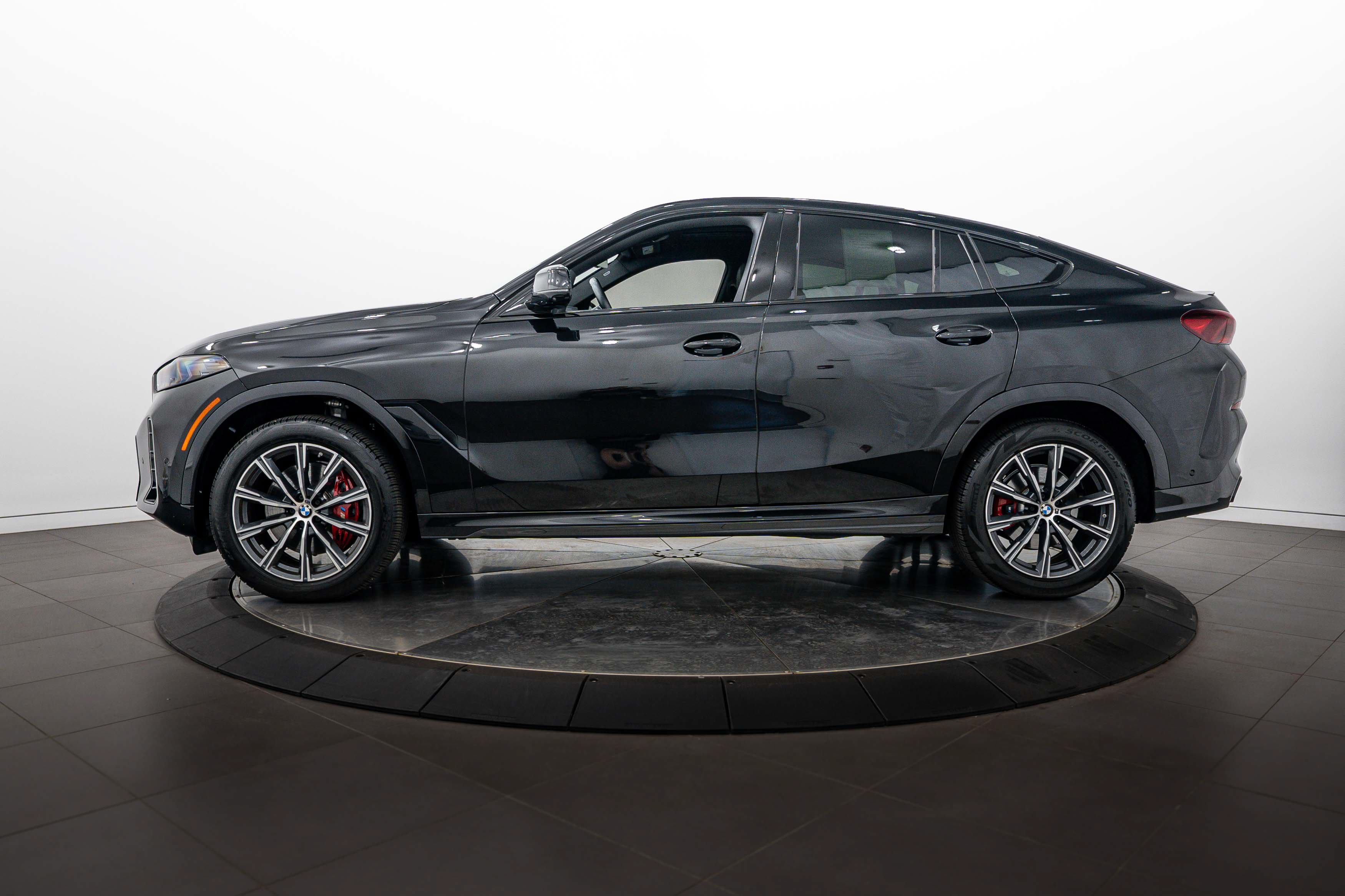 Used 2024 BMW X6 xDrive40i w/ Premium Package AWD/4WD image 2