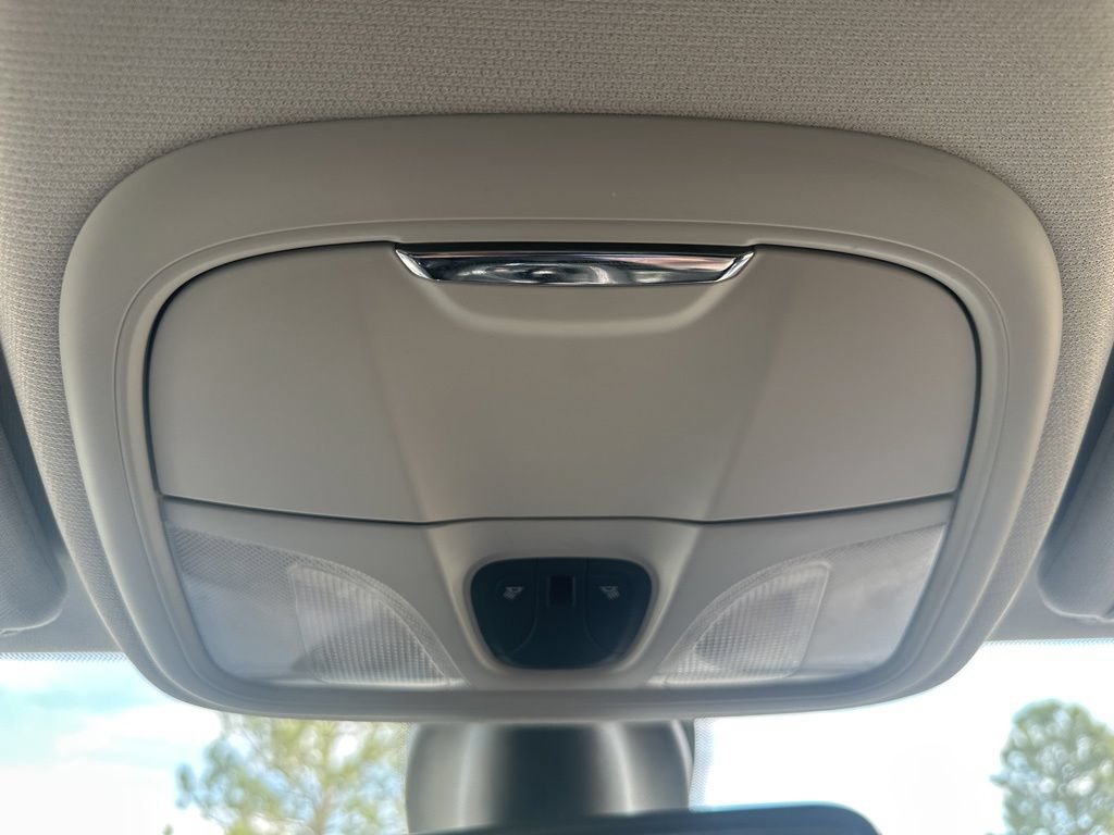 Used 2019 Jeep Cherokee Latitude Plus w/ Comfort/Convenience Group AWD/4WD image 9