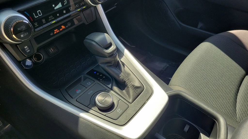 Certified 2024 Toyota RAV4 LE AWD/4WD image 18