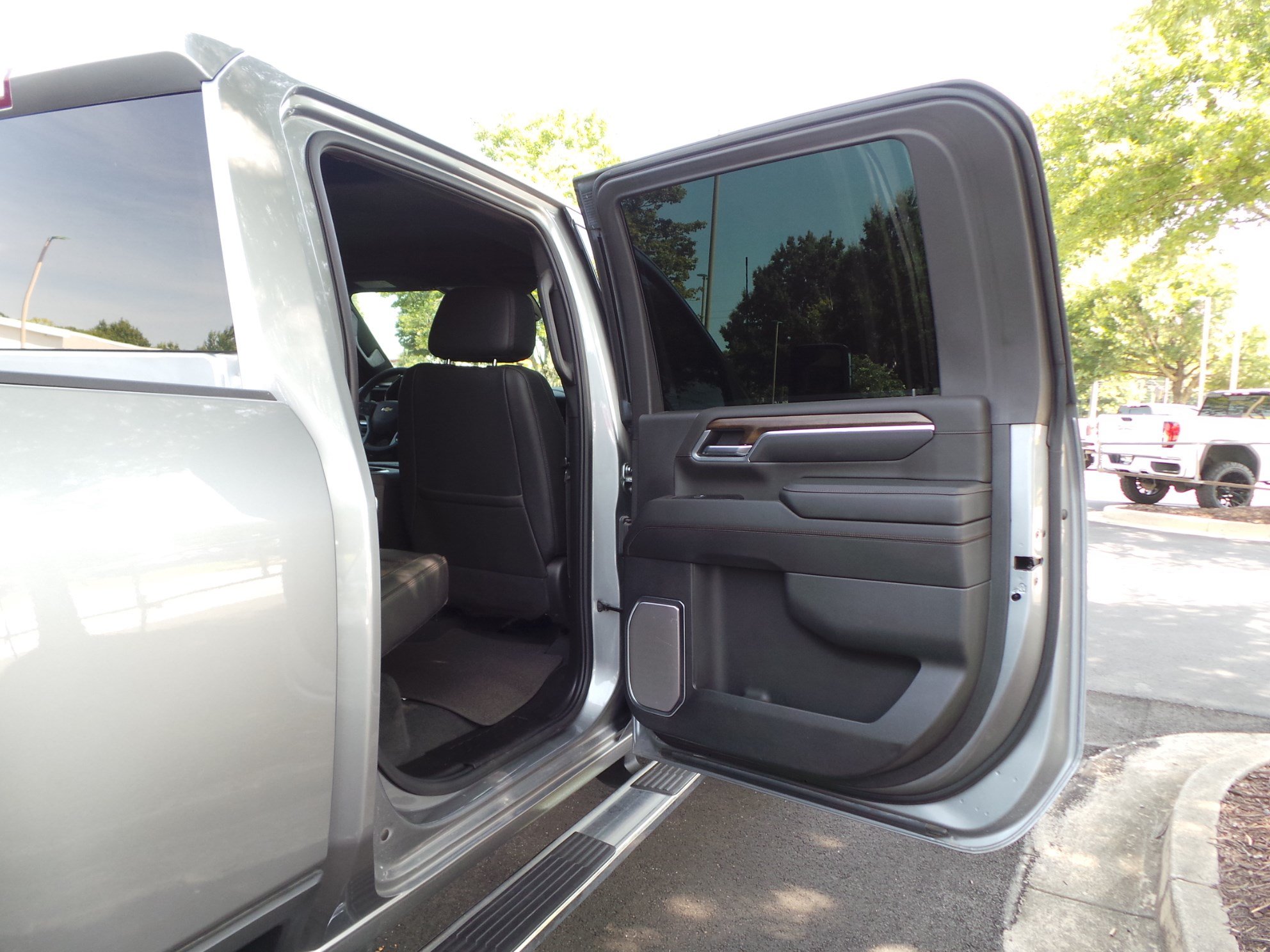 Used 2025 Chevrolet Silverado 3500 High Country w/ High Country Premium Package AWD/4WD image 46