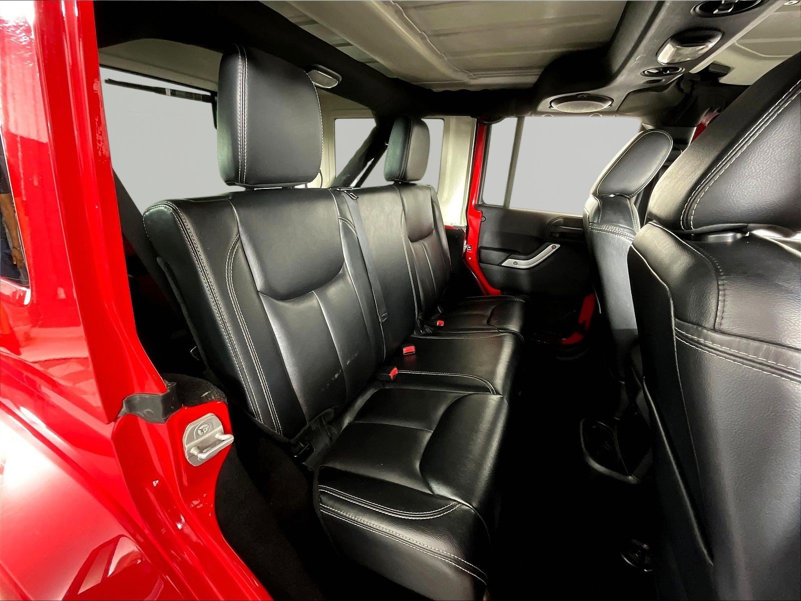 Used 2014 Jeep Wrangler Unlimited Sahara w/ Connectivity Group AWD/4WD image 24