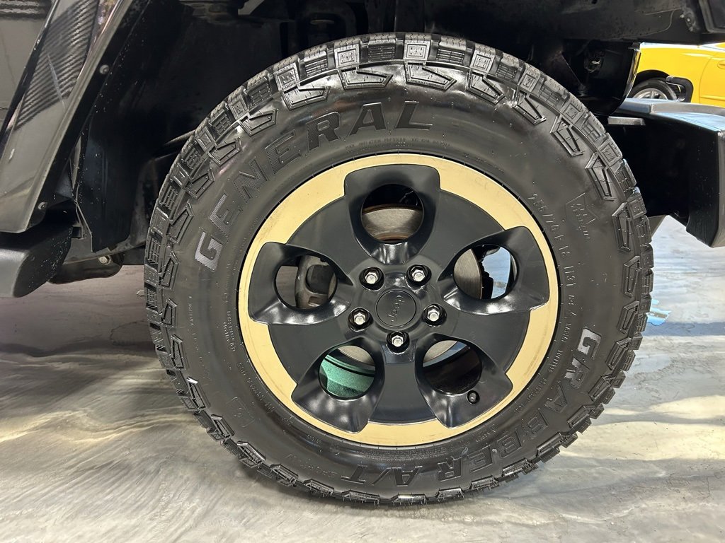 Used 2014 Jeep Wrangler Unlimited Sahara image 16