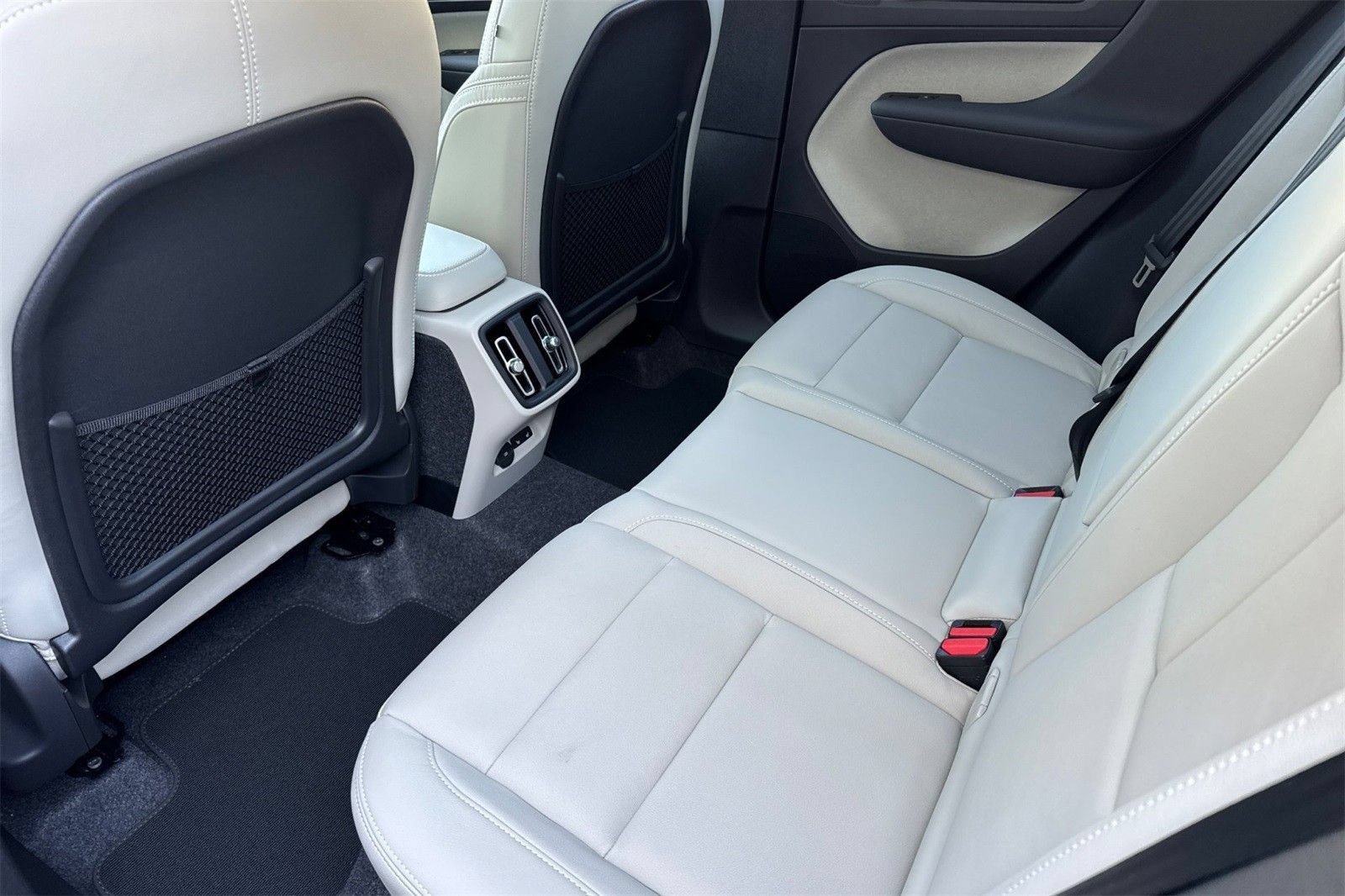 New 2026 Volvo XC40 B5 Plus w/ Protection Package Premier AWD/4WD image 4