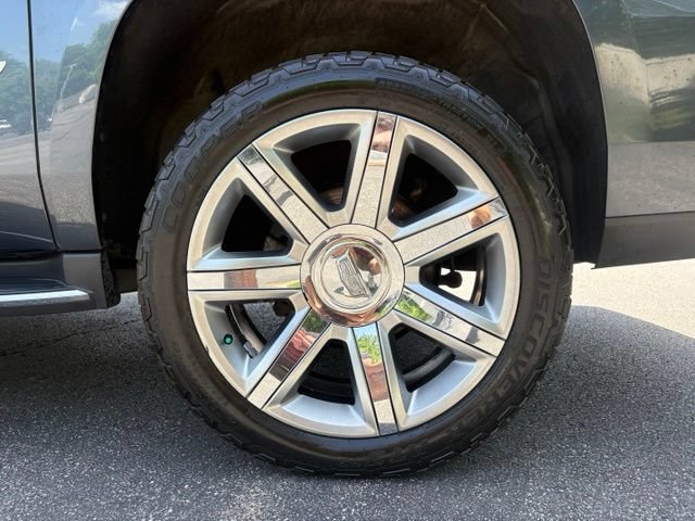 Used 2019 Cadillac Escalade ESV Luxury AWD/4WD image 16