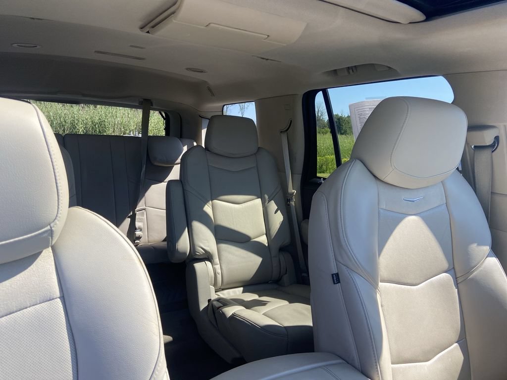 Certified 2020 Cadillac Escalade Premium Luxury AWD/4WD image 16