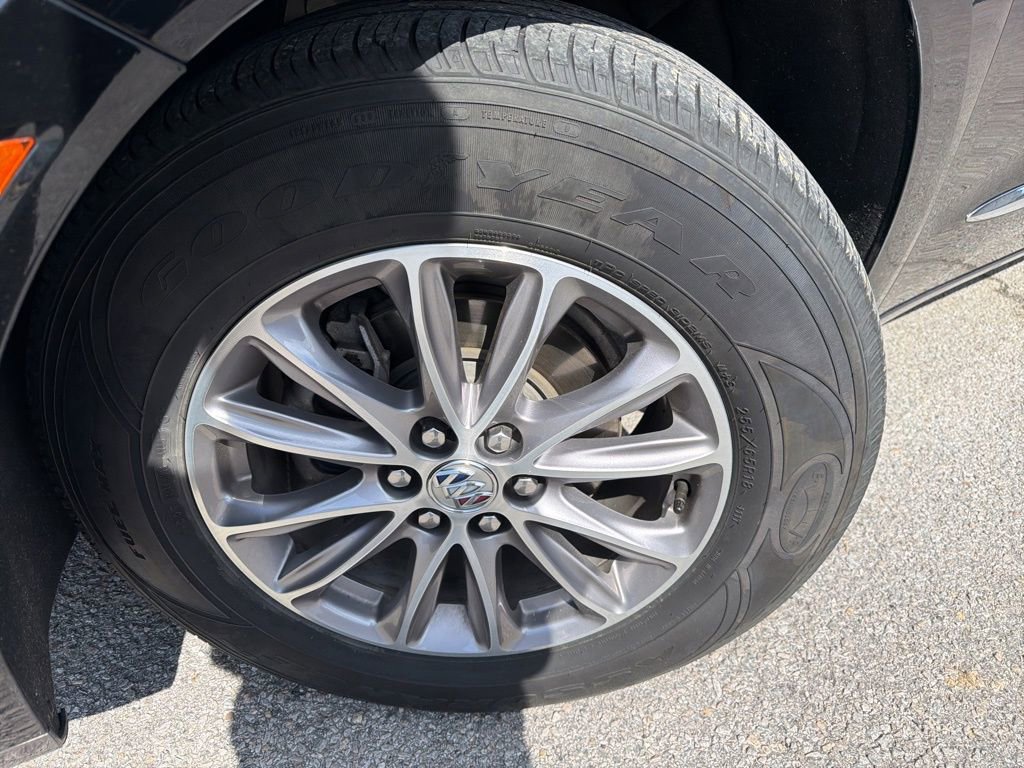 Used 2024 Buick Enclave Premium image 2