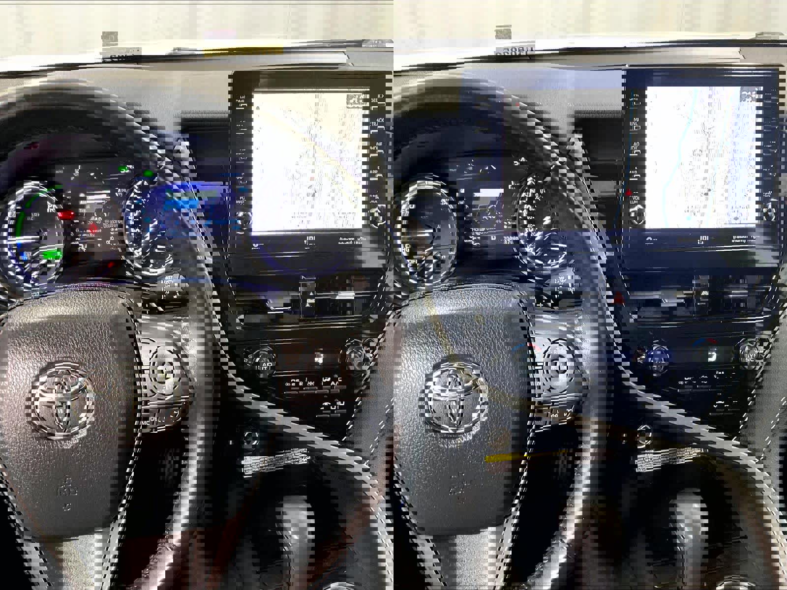 Used 2021 Toyota Camry XSE w/ Navigation Upgrade Package image 18