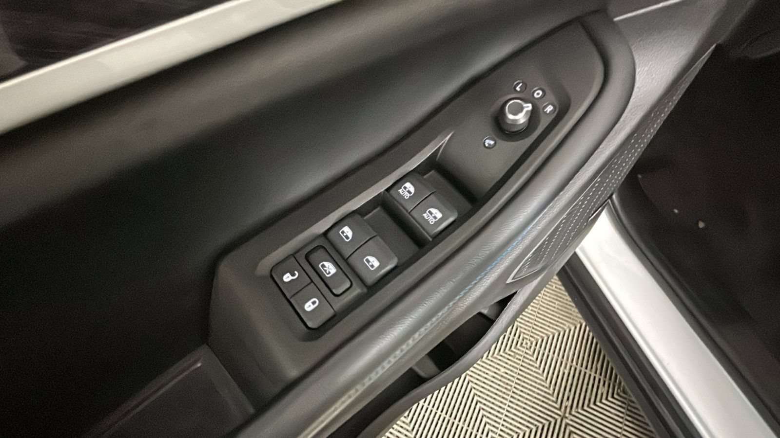 Used 2023 Jeep Grand Cherokee Trailhawk AWD/4WD image 12