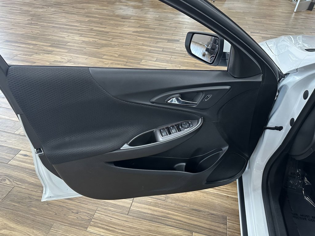 Used 2023 Chevrolet Malibu LT image 9