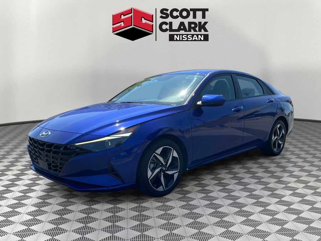 Used 2023 Hyundai Elantra SEL w/ Convenience Package FWD image 3