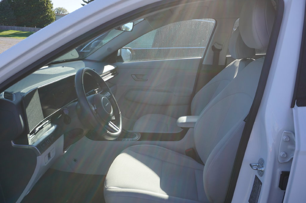 Used 2025 Hyundai Kona SEL AWD/4WD image 2