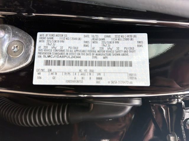 Used 2023 Lincoln Corsair Standard w/ Equipment Group 101A image 35