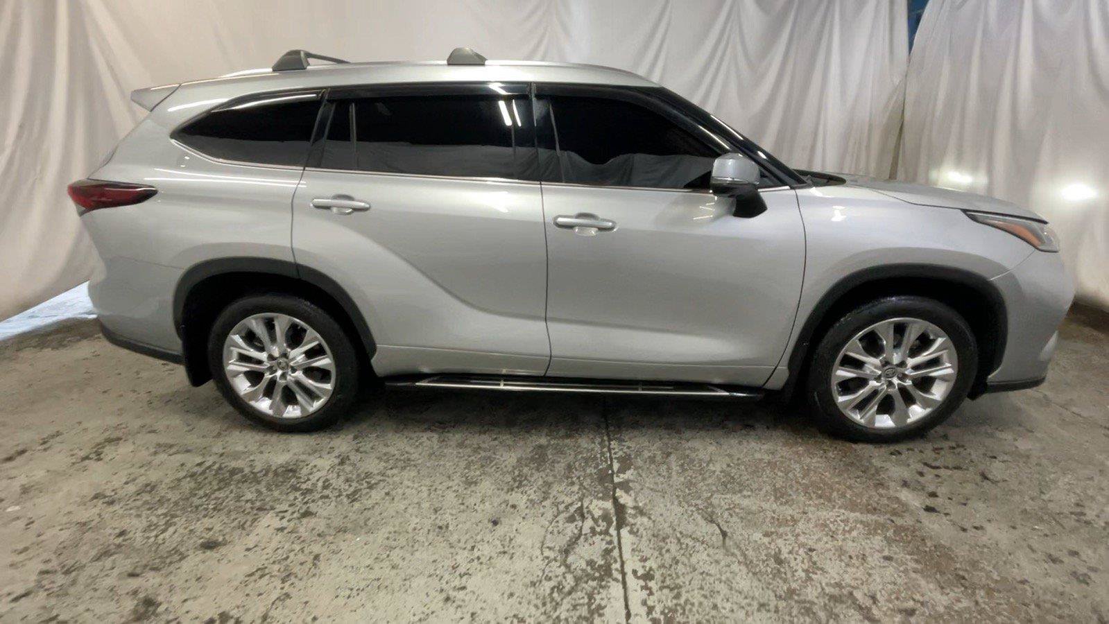 Used 2024 Toyota Highlander Limited AWD/4WD image 5
