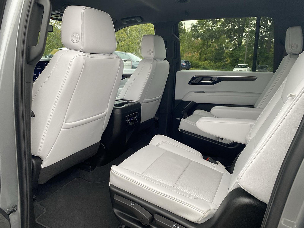 Certified 2026 Chevrolet Suburban Premier AWD/4WD image 19