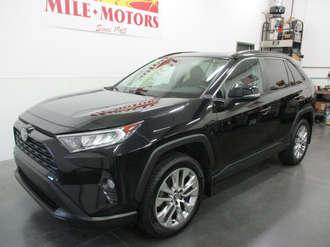 Used 2021 Toyota RAV4 XLE Premium image 3