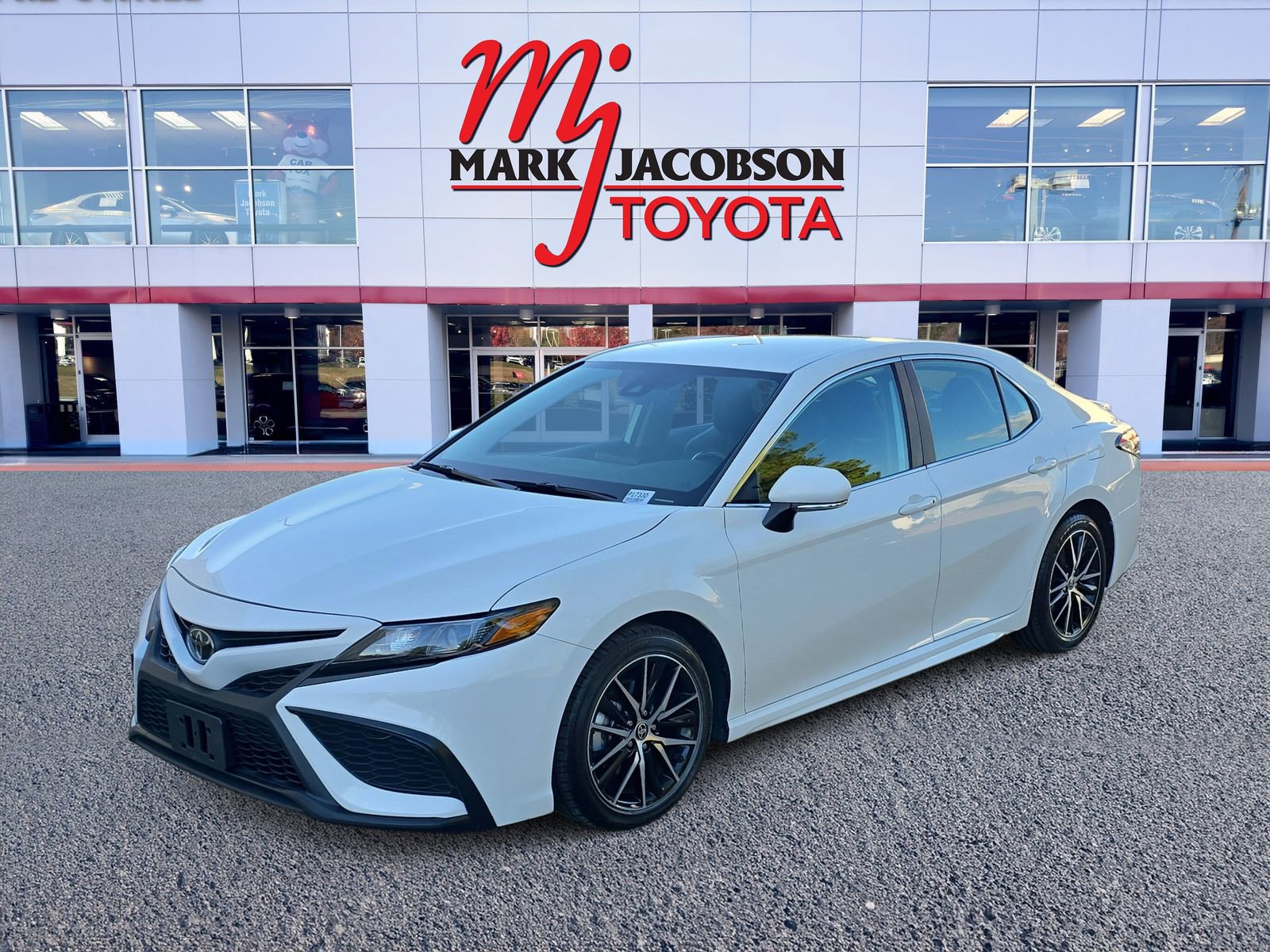 Used 2024 Toyota Camry SE