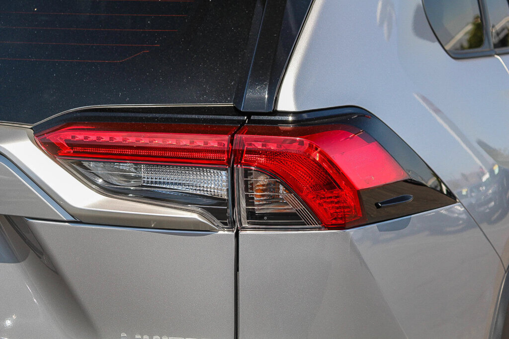 Certified 2021 Toyota RAV4 Limited FWD image 28