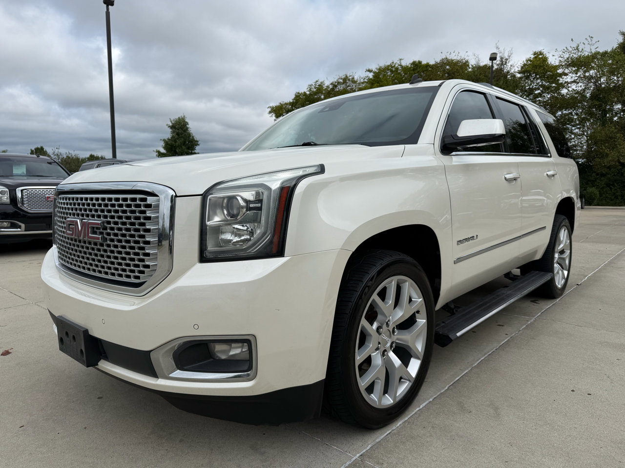 Used 2015 GMC Yukon Denali w/ Touring Package image 1
