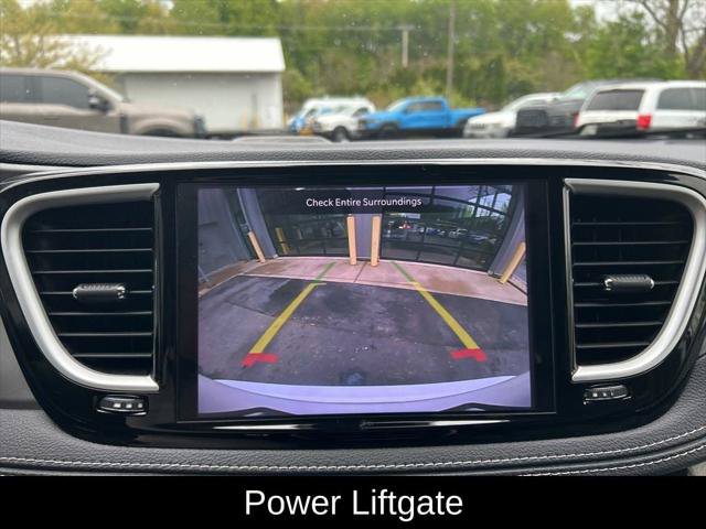Certified 2022 Chrysler Pacifica Touring-L FWD image 19