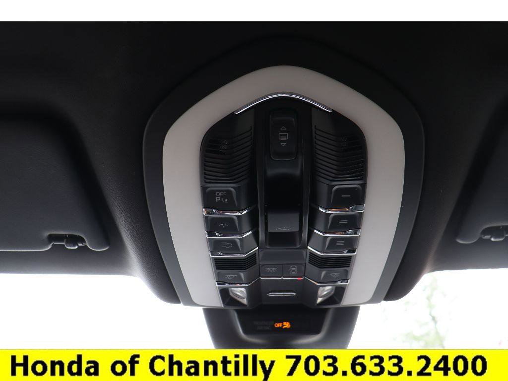 Used 2021 Porsche Macan image 17