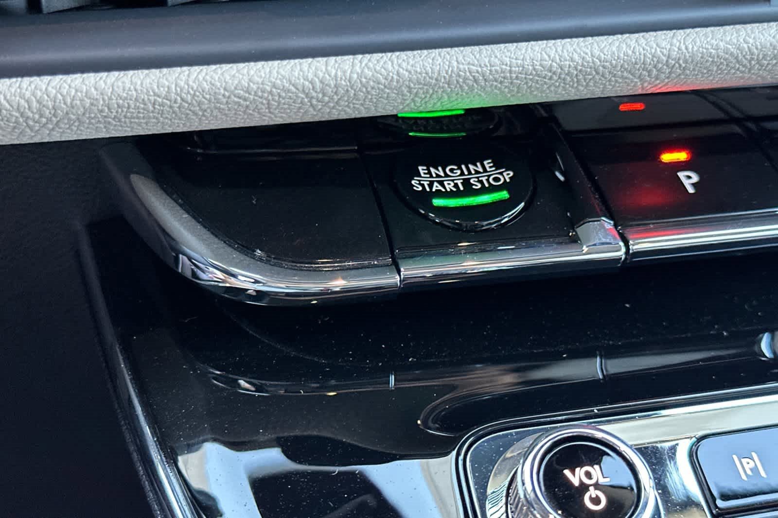 Used 2025 Lincoln Corsair Premiere w/ Equipment Group 101A image 24