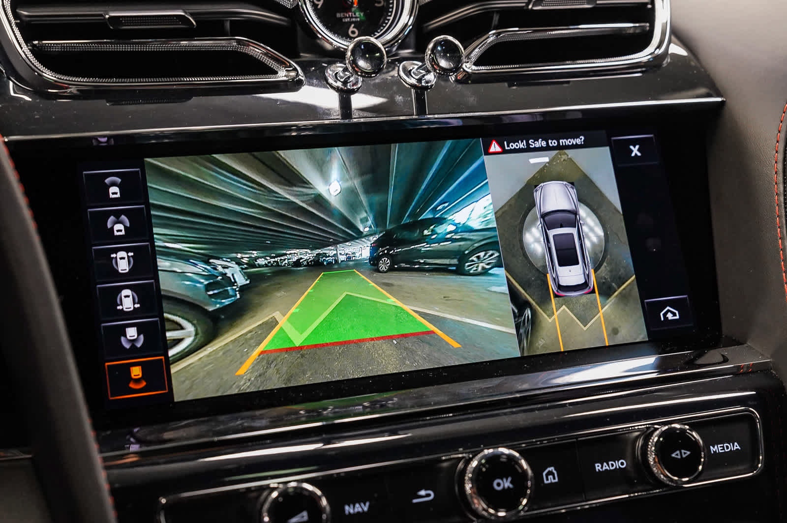 Used 2021 Bentley Bentayga AWD/4WD image 26