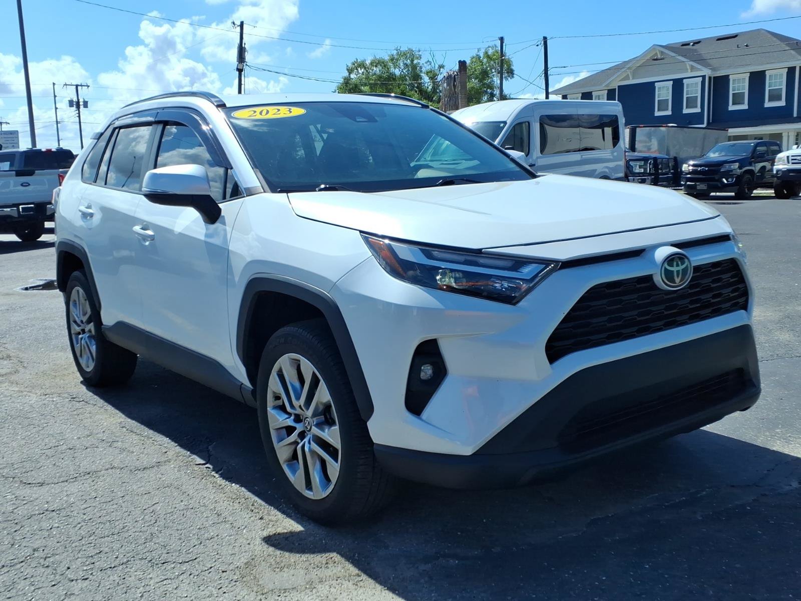 Used 2023 Toyota RAV4 XLE Premium FWD image 7