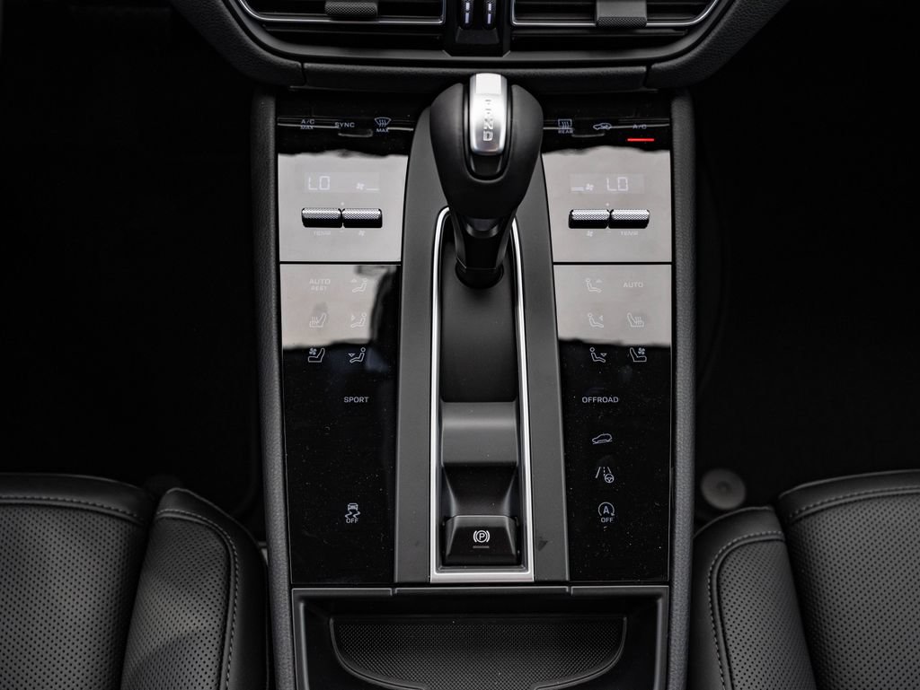 New 2026 Porsche Macan AWD/4WD image 36