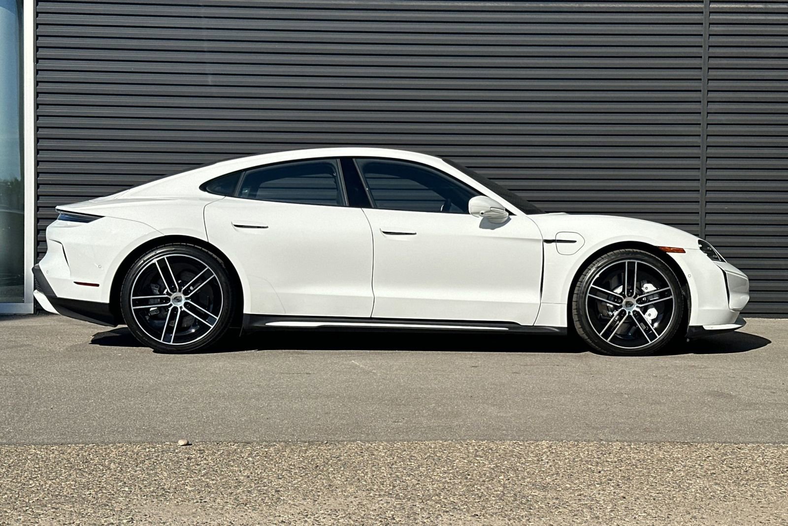 Certified 2025 Porsche Taycan Turbo image 9