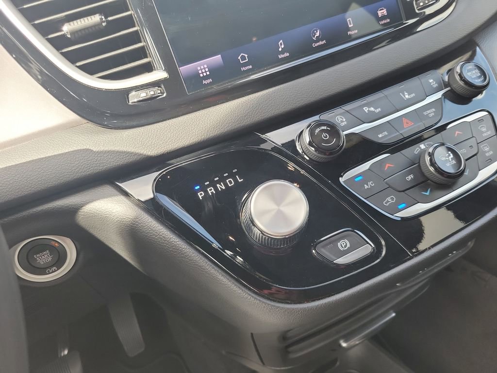 Used 2025 Chrysler Pacifica Select image 28