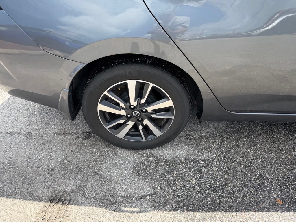 Used 2021 Nissan Versa SV FWD image 5