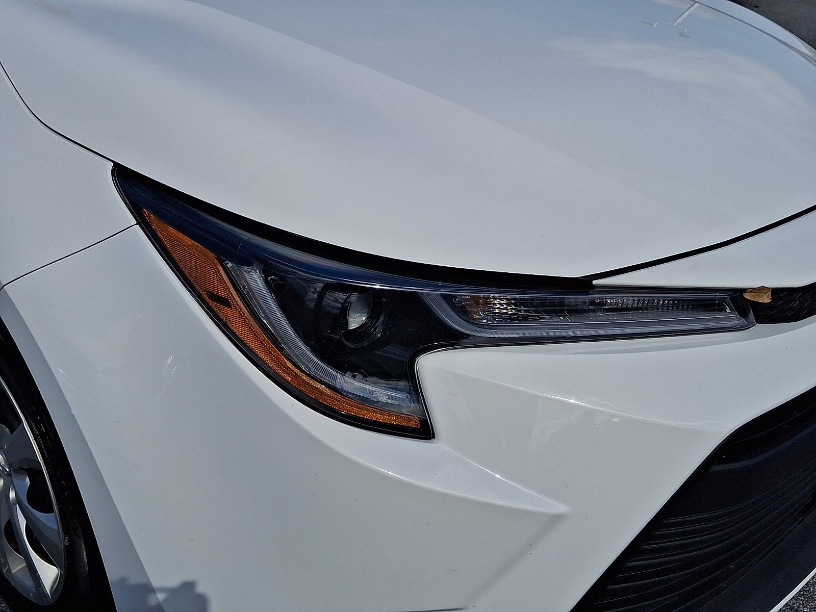 Used 2025 Toyota Corolla LE FWD image 10