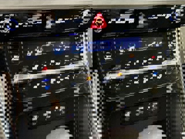 Used 2022 Kia Carnival EX image 17