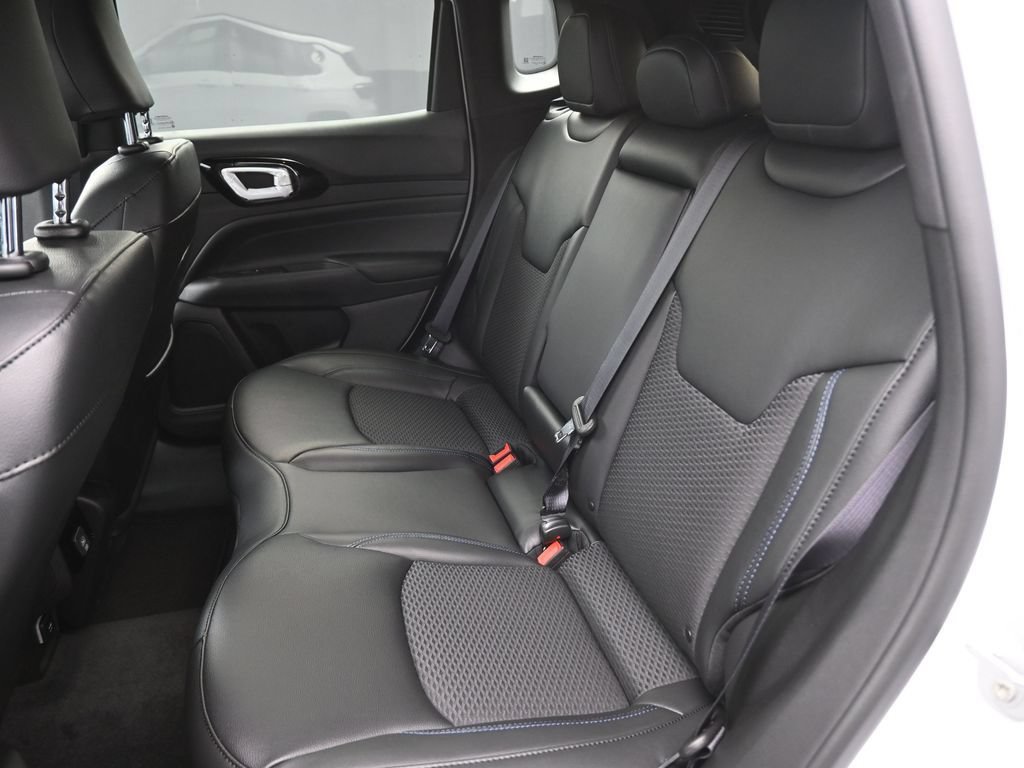 New 2026 Jeep Compass Latitude AWD/4WD image 23