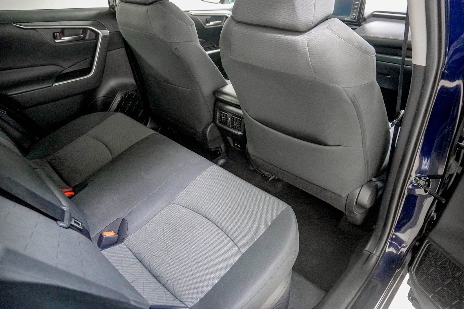 Used 2021 Toyota RAV4 XLE w/ XLE Grade Weather Package image 32