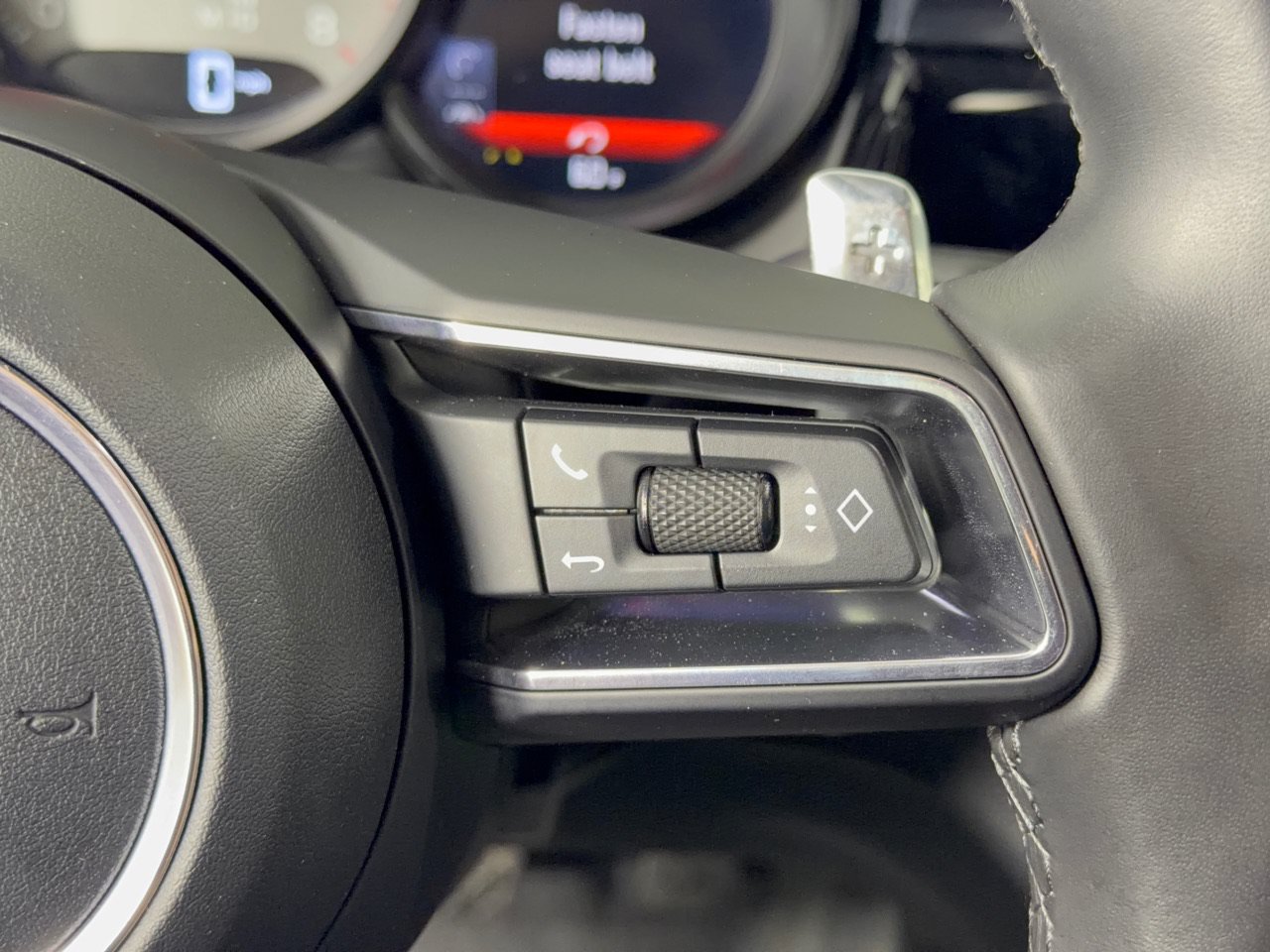 Certified 2022 Porsche Macan S AWD/4WD image 22