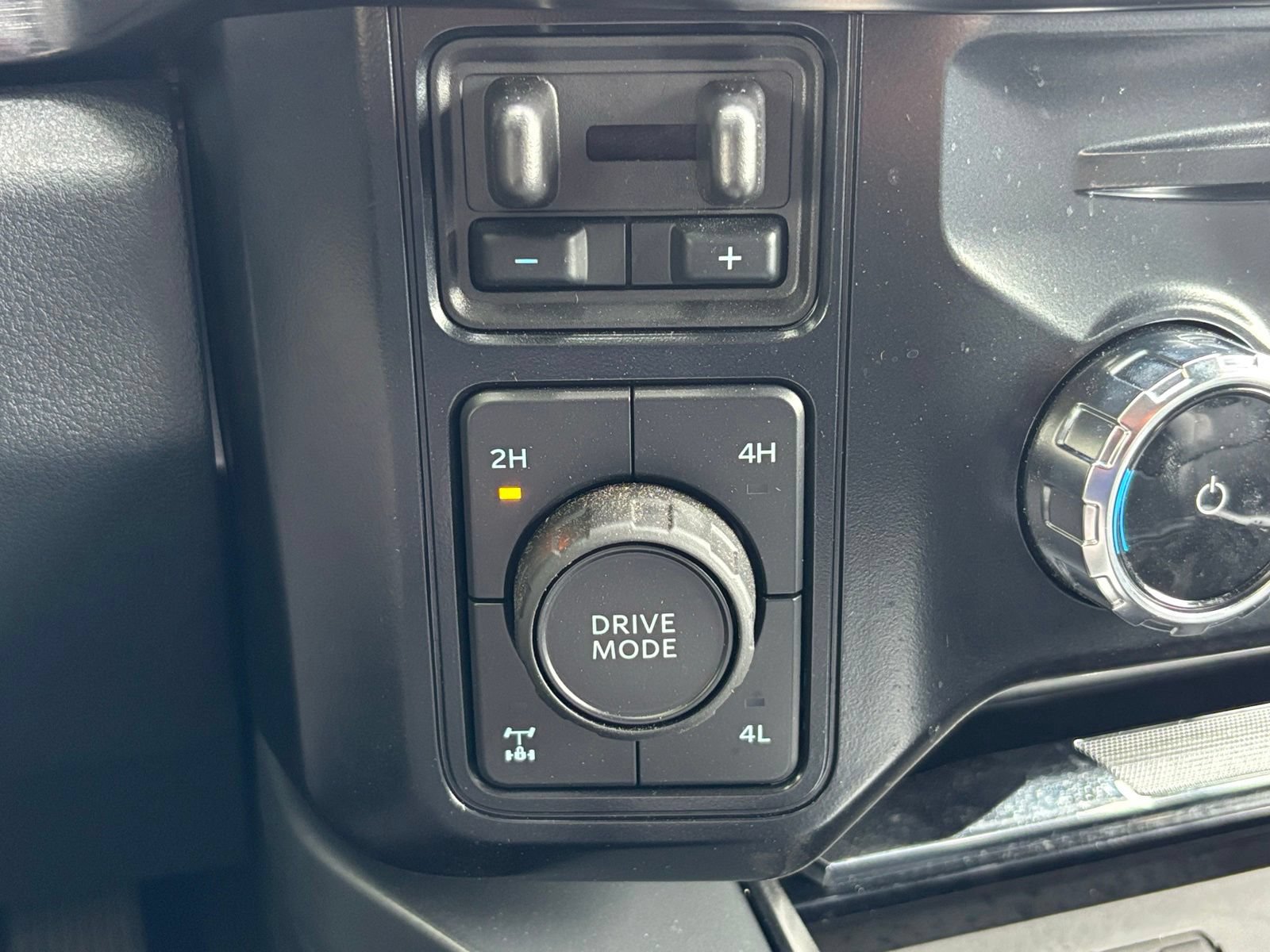 Certified 2025 Ford F350 Lariat w/ Lariat Ultimate Package AWD/4WD image 6