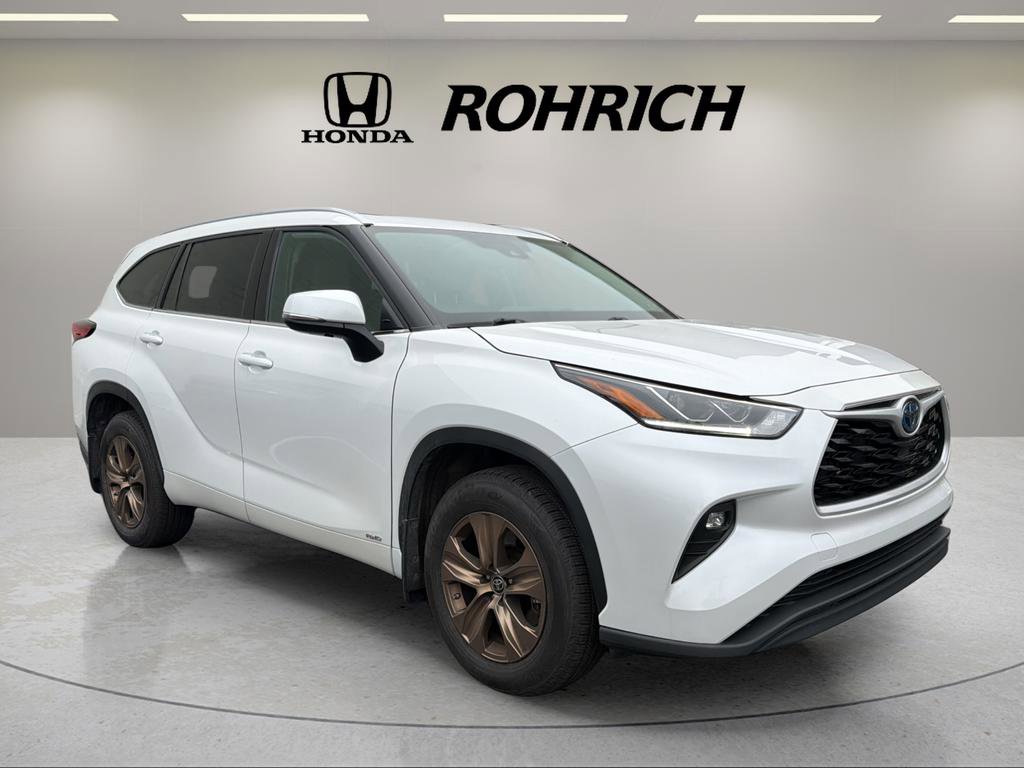 Used 2022 Toyota Highlander Bronze Edition image 4