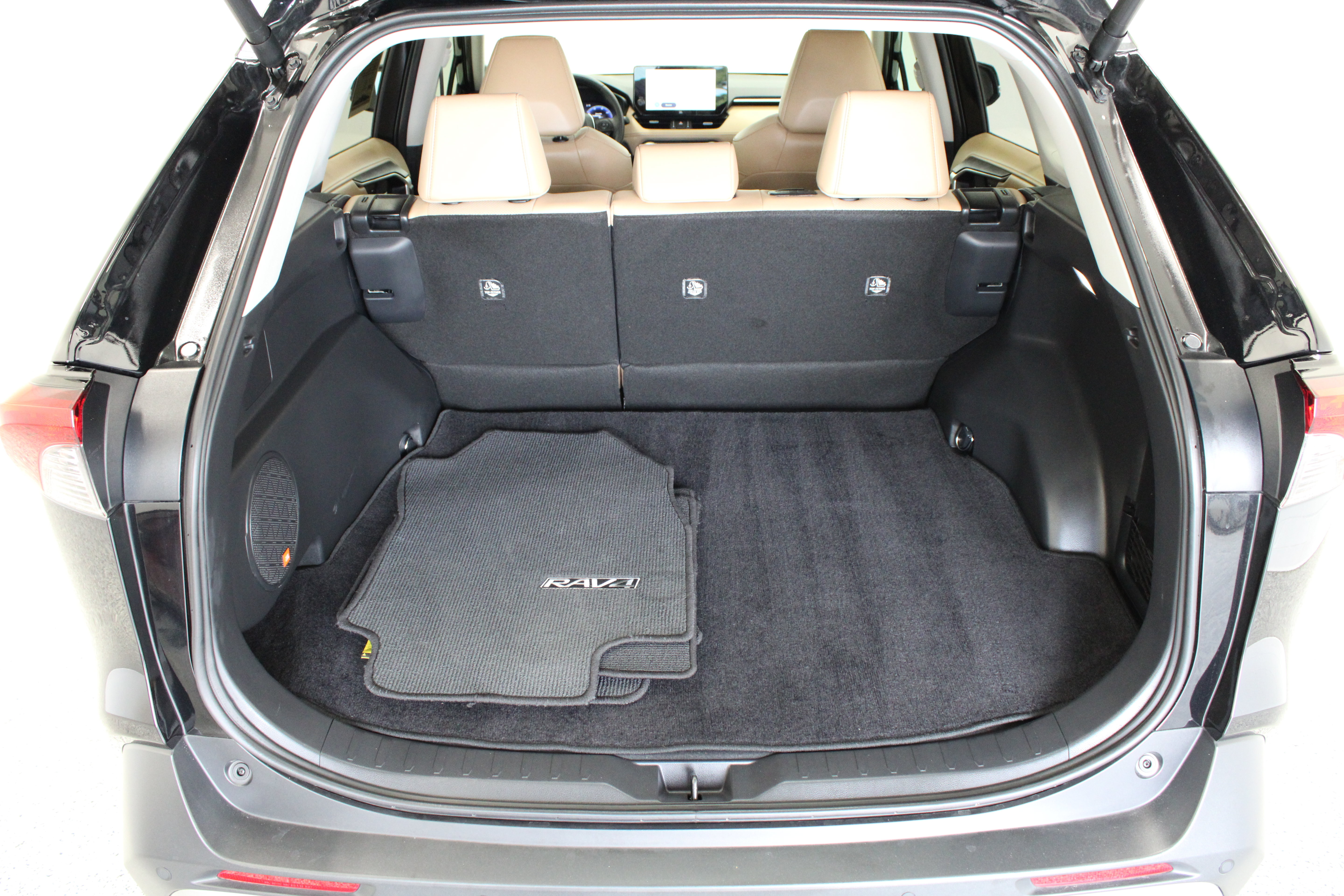 Used 2025 Toyota RAV4 Limited FWD image 33