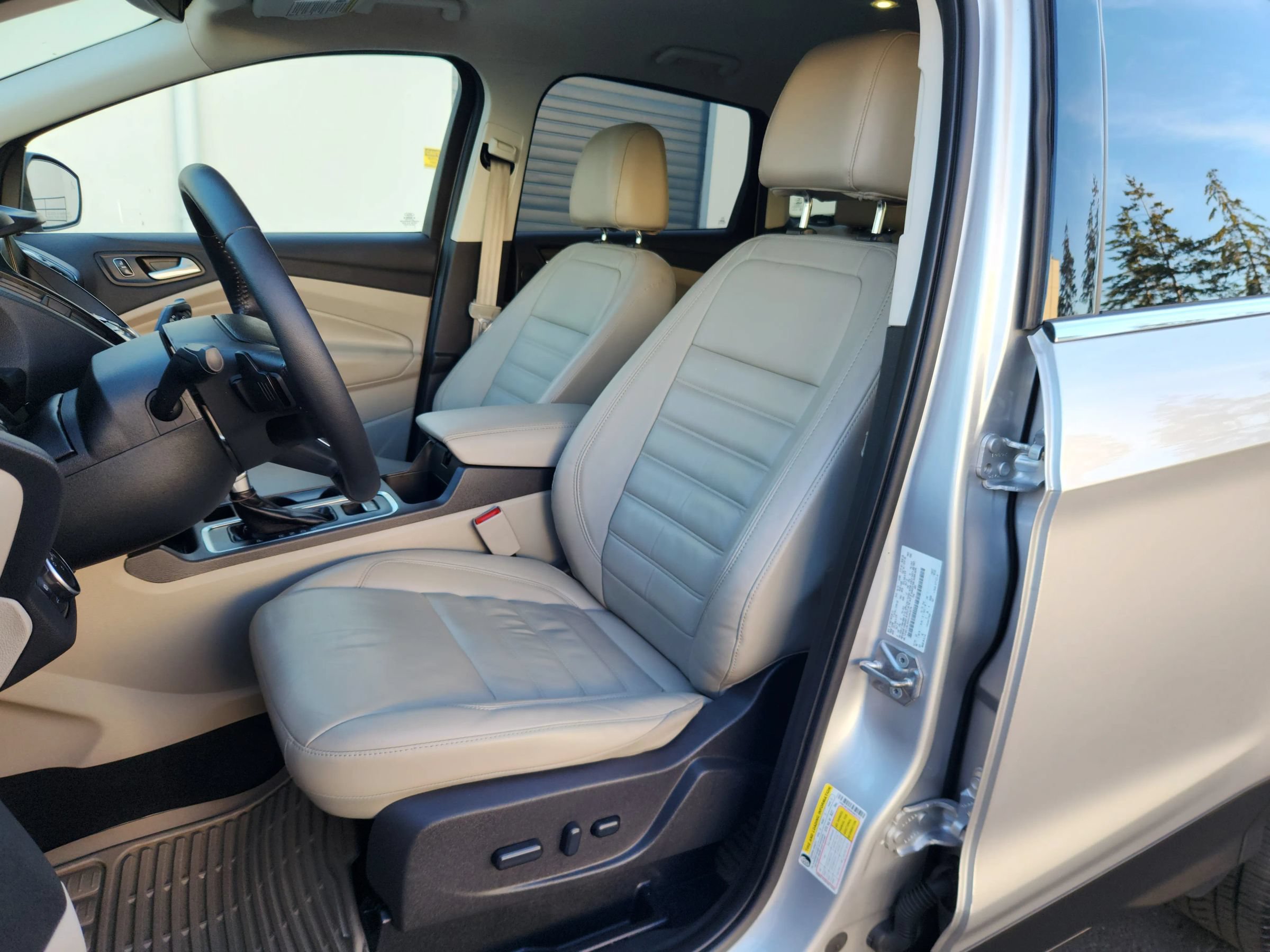 Used 2017 Ford Escape Titanium AWD/4WD image 8