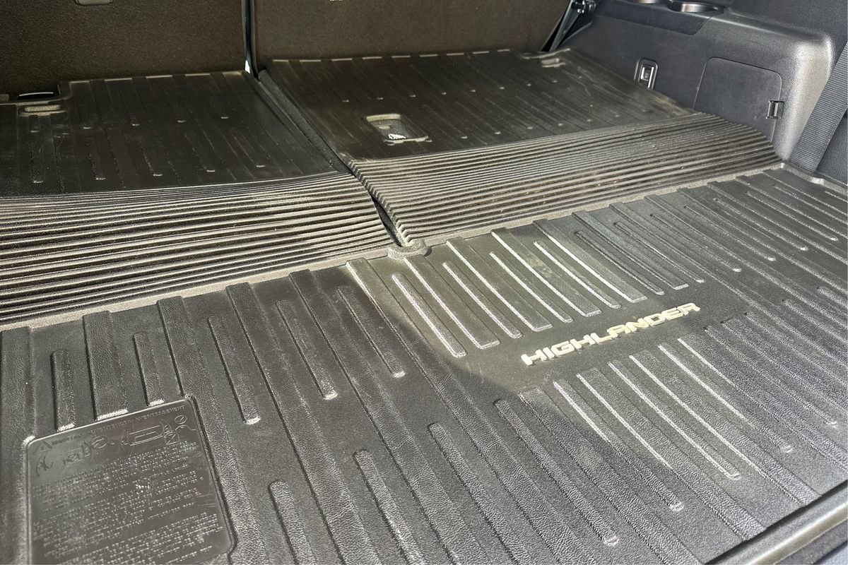 Used 2021 Toyota Highlander XLE image 28