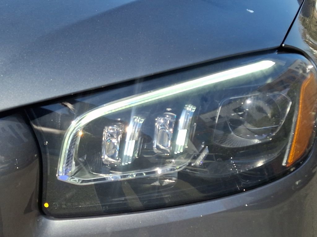 Used 2024 Mercedes-Benz GLS 450 4MATIC image 9