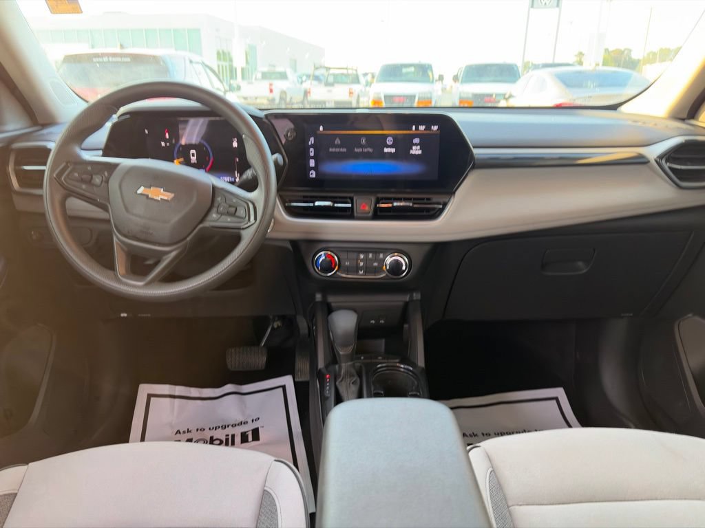 Used 2025 Chevrolet TrailBlazer LS w/ LS Convenience Package FWD image 12