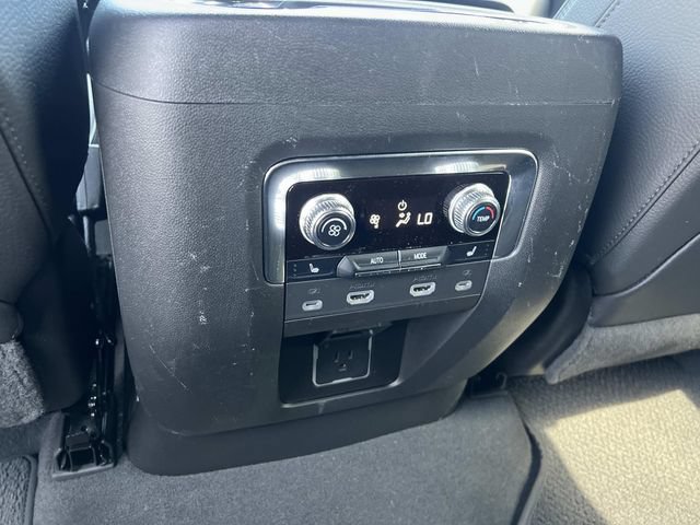 Used 2023 GMC Yukon Denali AWD/4WD image 17