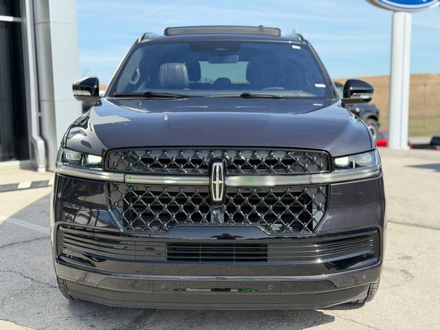Used 2025 Lincoln Navigator Reserve w/ Jet Appearance Package image 2