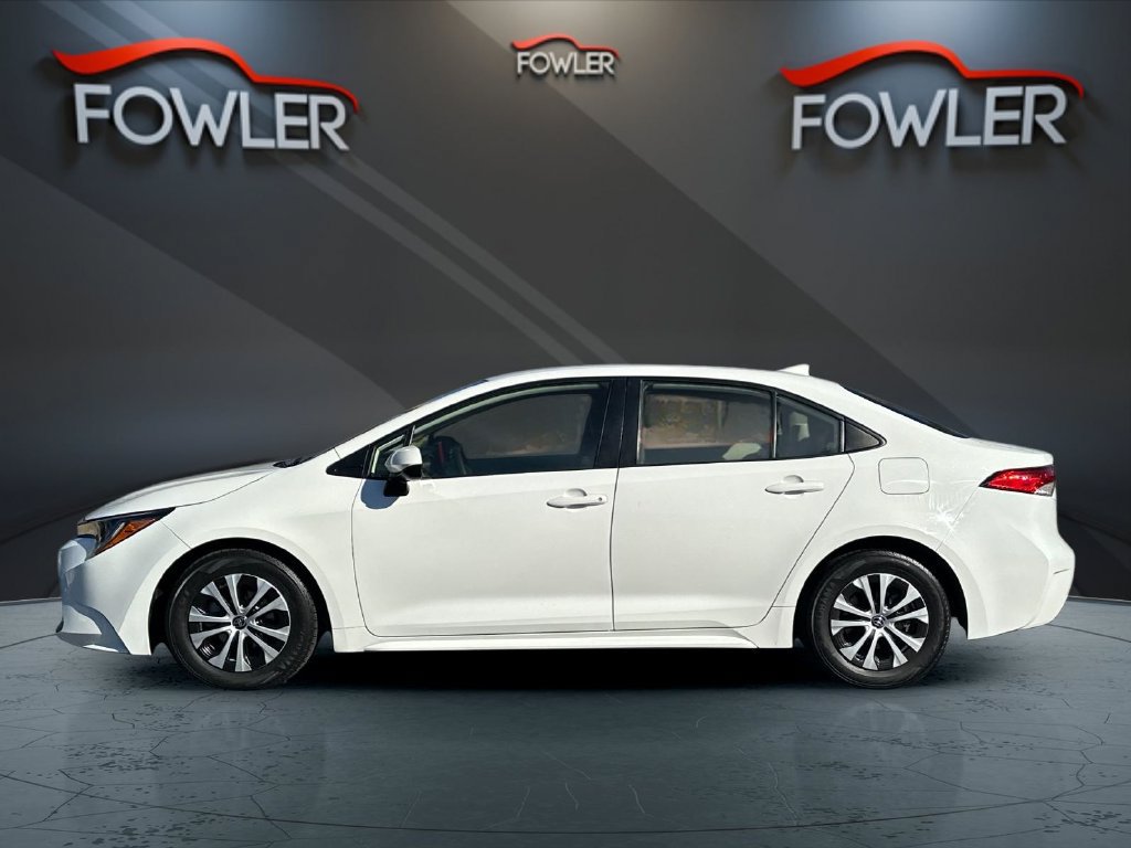 Used 2022 Toyota Corolla LE FWD image 2